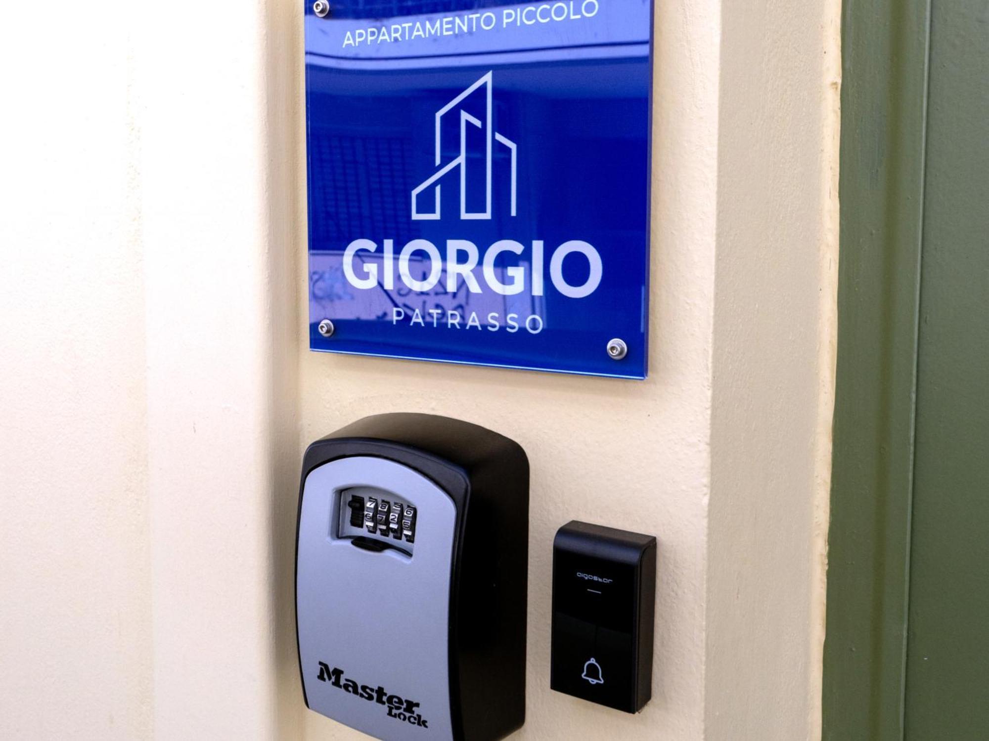 Giorgio Patrasso - Micro Apartment In The Center Of Patras Dış mekan fotoğraf